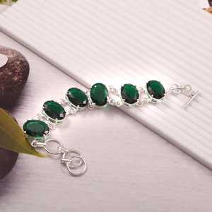 Pulsera de Cuarzo Esmeralda, Plata de Ley 925, Eslabones Ovalados Facetados, Joyería Hecha a Mano con Piedras Preciosas, Elegante Regalo - Product Image 4