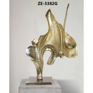 Escultura de Hierro Hecha a Mano por Diseñadores, Adorno Decorativo Premium para Proyectos de Interiores de Villas, Escultura de Metal de Forma Orgánica, Hierro Moderno - Product Image 3