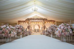 Mandap de Boda de Lujo Hecho a Medida con Pilares de Madera Artesanales, Mandap de Madera para Bodas Indias, Mandap de Madera Tallada de Lujo - Product Image 5