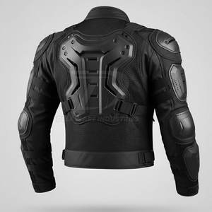 Veste de protection pour motard avec matériau de protection flexible, sangles réglables et design audacieux inspiré du streetwear moderne - Product Image 2