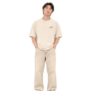 Conjunto de Camiseta Beige de Cuello Redondo Extra Grande para Hombre y Pantalones Casuales de Corte Relajado - Product Image 1