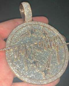 จี้เพชรโมอิสซาไนต์ VVS เงินแท้ 925 สไตล์ฮิปฮอป สำหรับผู้ชาย แบบตัวอักษร ตัวเลข หรือโลโก้  พร้อมบริการสลักชื่อตามสั่ง - Product Image 1