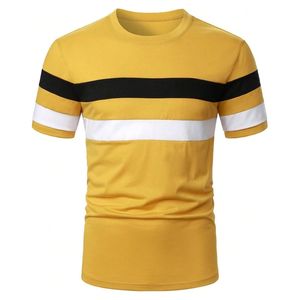 เสื้อยืดคอกลมสีเทาอมเขียวลายทาง แขนเสื้อแบบล็อค ผลิตจากเส้นด้ายโพลีคอตตอนเนื้อนุ่ม ระบายอากาศได้ดี เหมาะสำหรับใส่ในชีวิตประจำวัน - Product Image 4