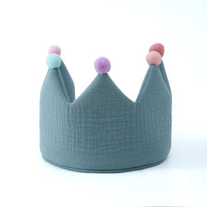 Gorro de bebé de algodón suave rosa personalizado con pompón, <span class=keywords><strong>coronas</strong></span> de bebé de muselina para <span class=keywords><strong>cumpleaños</strong></span> - Product Image 4