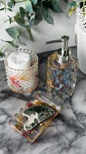 Distributeur de savon ou de lotion en résine avec fleurs séchées - Product Image 4