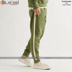 กางเกงแทร็คผ้าฟลีซลายทางพรีเมียมจาก Lavish Apparel สำหรับผู้ชาย ผลิตตามสั่ง สไตล์ลำลอง สตรีทแวร์ ระบายอากาศได้ดี เป็นมิตรกับสิ่งแวดล้อม น้ำหนักเบา - Product Image 2