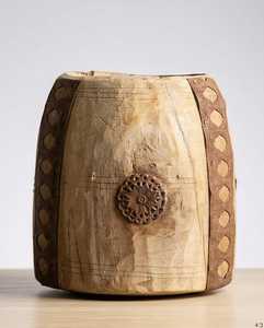 Pot de fleurs en bois sculpté à la main, style rustique, motif géométrique avec centre en métal décoratif, pour usage extérieur et domestique, jardinière pour plantes - Product Image 1