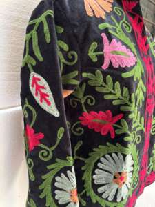 Chaqueta Suzani Bordada a Mano, Chaqueta de Terciopelo Estilo Bohemio Étnico para Mujer, Abrigo de Invierno, Estilo Floral de Lujo, Cárdigan Vintage para Fiesta - Product Image 3