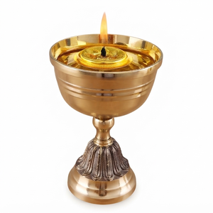 Lampe à huile Diya en laiton antique avec motif cannelé pour la décoration de la maison, des temples et des cérémonies de Puja Diwali – Fournisseur en gros d'exportation de lampes à huile indiennes en laiton - Product Image 1