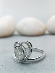 Anillo de Compromiso y Boda Clásico Unisex de Lujo en Oro Sólido de 14K con Diamante de Laboratorio VVS de 2 Quilates, Corte Ovalado, con Certificado IGI - Product Image 2