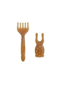 Peine de masaje de resina profesional y duradero para desenredar el cabello y relajar suavemente el cuero cabelludo. - Product Image 1