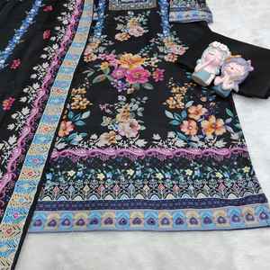 Ensemble prêt-à-porter 3 pièces en mousseline avec imprimés floraux vibrants, comprenant un salwar, une anarkali, un kurta, un pantalon et une dupatta, robe longue. - Product Image 4