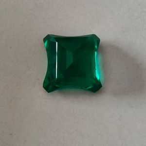 Piedra Preciosa Verde Cultivada en Laboratorio de Alta Calidad, Forma Personalizada, Corte Personalizado, Alta Claridad, para Joyería Artesanal - Product Image 2