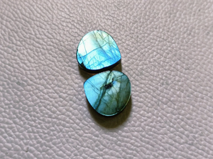 Paire de cabochons en labradorite cœur rayonnant, cristal à reflets bleus, pierres précieuses en vrac pour la création de bijoux artisanaux, 18x18x6mm, ensemble de pierres pour pendentifs - Product Image 2