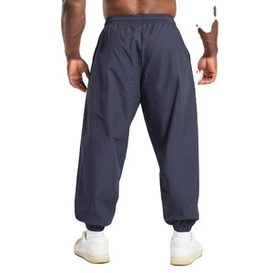 Pantalon de survêtement décontracté en nylon imperméable de haute qualité pour hommes, avec logo personnalisé et détails de passepoil, respirant, coupe-vent, vente en gros - Product Image 2