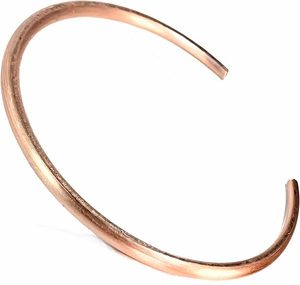 Brazalete de Cobre de Alta Calidad, Elegante Brazalete Abierto con Puntas Detalladas, Acentos Bicolor Únicos, Brazalete Ajustable en Venta - Product Image 4