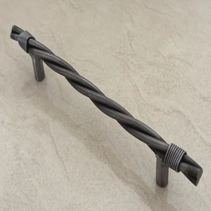 Poignées de tiroir en fer torsadé faites à la main, poignées de meuble rustiques noires, poignée de meuble en fer forgé à la main, poignée spirale en fer forgé, noir rustique - Product Image 6