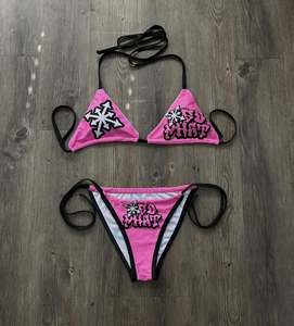 Ensemble bikini avec haut croisé à nouer et bas string, logo imprimé par transfert thermique, bordure contrastante, en Spandex et Polyester - Product Image 1