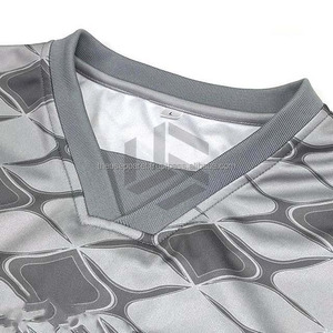 Maillot de football de haute qualité, nouveau design, prix abordable, vêtements de sport pour hommes et femmes, logo personnalisé, impression par sublimation, taille adulte, manches courtes - Product Image 3