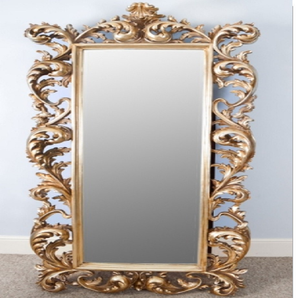 Miroir rectangulaire doré pleine longueur avec de riches gravures d'acanthe ; disponible à prix de gros. - Product Image 1