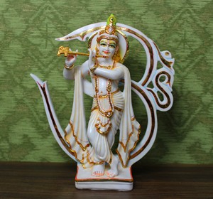 Nirmala Handicrafts - Estatua de Om Krishna Hecha a Mano con Resina y Polvo de Mármol |   Ídolo Tradicional de Lord Krishna Tocando la Flauta - Product Image 2