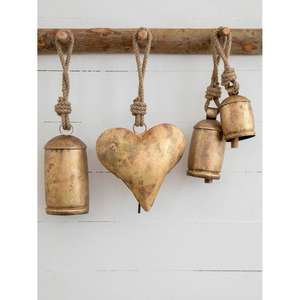 Wholesale Rustic Metal Christmas Tree <b>Ornaments</b> Hand Painted Vintage <b>Red</b> Heart Shape Cow Bell Hanging Decor for Holiday Home - Product Image 6