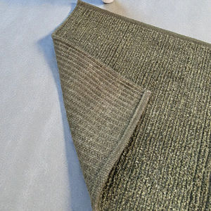 Tapis artisanal en laine écologique, adapté aux animaux, vert olive abstrait, texture coupée au ciseau, tissage plat moderne - Product Image 5