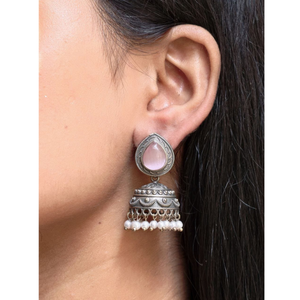 ต่างหูทรงหยดน้ำสีเขียวสวยหรูประดับลูกปัดสีขาว - เครื่องประดับสำหรับงานแต่งงาน สไตล์อินเดียใต้แบบดั้งเดิม - Product Image 1