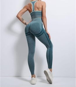 Leggings de sport côtelés sans couture pour femmes avec soutien-gorge de sport à maintien moyen, ensemble assorti pour le yoga et la remise en forme - Product Image 5