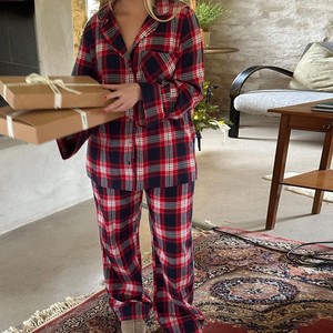 Ensemble de pyjama en satin deux pièces personnalisé OEM pour femmes, 100% coton, dentelle respirante, vêtements de nuit doux, haut et short, hiver, logo personnalisé - Product Image 4