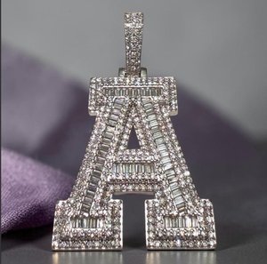 Colgante de Lujo Personalizado con Letra A, Chapado en Plata de Ley 925, con Corte Baguette y Redondo, Engaste en Canal, para Uso Diario - Product Image 1