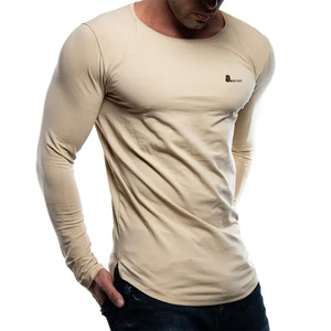 เสื้อยืดลำลองคอกลมแขนยาวลายจุดสำหรับผู้ชายพร้อมโลโก้ด้านหน้า - Product Image 1