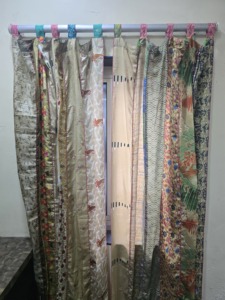 Rideau en soie vintage style patchwork, décoration intérieure indienne, rideaux transparents colorés pour fenêtre, draperies de porte de chambre style bohème - Product Image 3