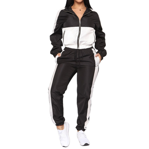 Ensemble de survêtement personnalisé pour femme : veste coupe-vent courte zippée et pantalon parachute color block noir et blanc, tenue streetwear deux pièces - Product Image 6