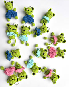 Llavero de ganchillo de rana pequeña, muy vendido al por mayor, con muchos diseños y colores personalizados - Product Image 3