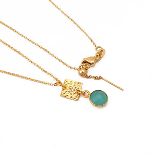 Collier pendentif rond en calcédoine turquoise serti de laiton plaqué or 18 carats avec chaîne à maillons, collier de fête Art Déco pour femme - Product Image 2