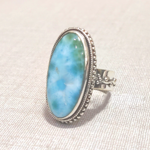 Anillo de Larimar de República Dominicana, Gema de Larimar Natural, Anillo de Plata de Ley Hecho a Mano, Joyería Azul Océano, Regalo para Ella - Product Image 1