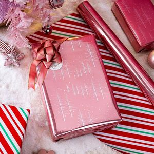 Elegante Carta da Regalo Natalizia Reversibile con Design di Alberi Invernali, Rosa con Riflessi Metallici per Confezioni Regalo - Product Image 1