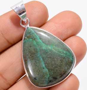 Pendentif en pierre précieuse naturelle fait main |   Pendentif en cristal d'agate |   Bijoux de guérison bohèmes en laiton plaqué argent certifiés IGI, vente en gros - Product Image 1