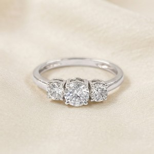 แหวนหมั้นเพชรทรงกลมเจียระไนแบบบริลเลียนท์ 3 เม็ด ทอง 14K สำหรับผู้หญิง สไตล์คลาสสิก เพชรสี G แหวนเพชรเม็ดเดี่ยว - Product Image 3