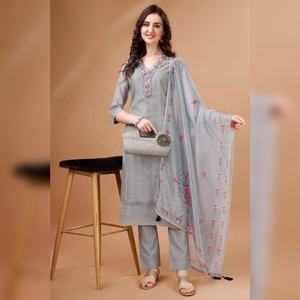 Elegante Conjunto de Kurta de Fiesta Moderno en Seda Chanderi Gris con Intrincado Bordado Schiffli Chikankari y Delicadas Cuentas y Piedras - Product Image 1