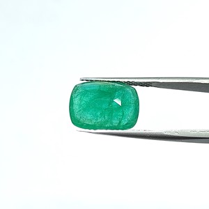 Esmeralda Verde de 8.06 Quilates con Corte Cojín, Piedra Preciosa de Zambia - Product Image 4