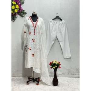 Ensembles pour femmes de créateur, magnifique haut, pantalon et dupatta avec broderie - Product Image 2