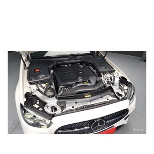 Mercedes-Benz E350 4MATIC AMG Line Classe E 2023 avec volant à gauche, boîte de vitesses automatique, sièges en cuir, caméra arrière - Product Image 6