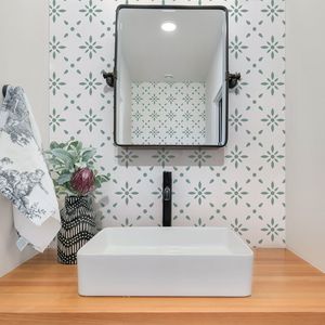 20 Piezas de Losetas Autoadhesivas de PVC para Piso, 7.9 x 7.9 Pulgadas, Impermeables, Antideslizantes, 20 Piezas de Losetas de Plástico - Product Image 6