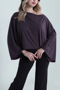 เสื้อโอเวอร์ไซส์สีฟ้าอ่อนสำหรับผู้หญิงไซส์พลัส ยี่ห้อ Ever Glow คอกลม แขนยาว ผลิตจากผ้าโพลีเอสเตอร์/คอตตอน ระบายอากาศได้ดี เป็นมิตรต่อสิ่งแวดล้อม สวมใส่สบาย - Product Image 4