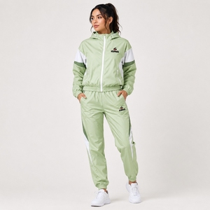 Ensemble de survêtement coupe-vent pour femme, veste et pantalon en polyester de qualité supérieure, léger et confortable, tenue de sport pour la course à pied et l'entraînement - Product Image 4