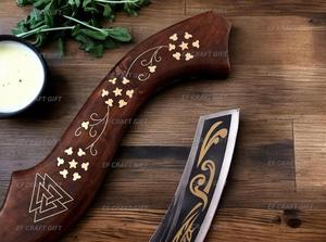 Unique Style Damascus Steel Pizza Cutter with <b>Etched</b> and Customized Handle - Product Image 4