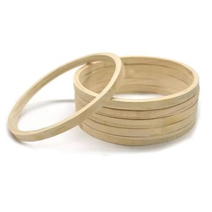 Bracelet en bois fait main, bijoux en bois naturel, accessoire de mode écologique, cadeau élégant pour femmes et filles, à porter au quotidien - Product Image 1
