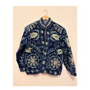 Chaqueta de Terciopelo con Bordado Suzani Estilo Indio de la Mejor Calidad, Prenda Exterior Étnica Bohemia Hecha a Mano, a la Moda - Product Image 1